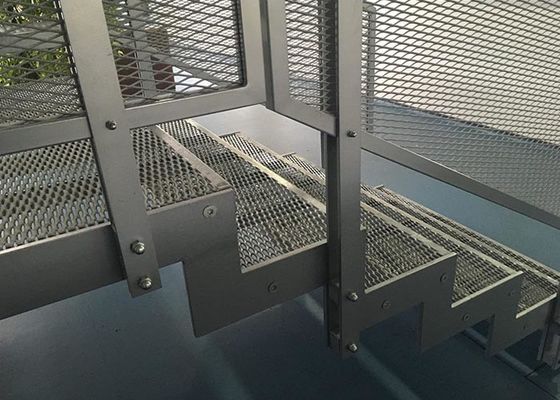 Расширенная проступь лестницы металла с противоюзовой и высокой емкостью нагрузки обеспечить большую безопасность для пешеходов идя на лестницах