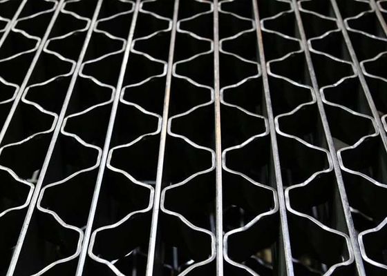 Заклепанная решетка имеет высокую емкость нагрузки, поверхность Анти--выскальзывания для пола, дорожки, лестниц, моста, крышки