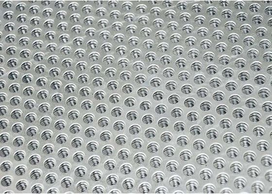 Степенированный центр Перфорированные металлические листы ASTM B209 Стандартные различные материалы Открытые области 5% - 79%