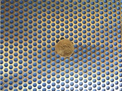 Прочный перфорированный металлический проволочный сет Алюминиевый материал Легкий устойчивый к коррозии Подходит для архитектурных проектов