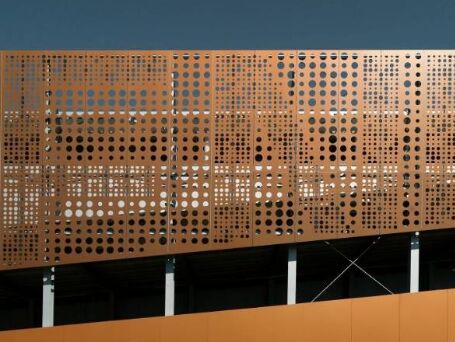 Алюминиевая перфорированная металлическая проволочная сетка Легкий прочный материал Идеально подходит для вентиляционного скрининга и защитных барьеров