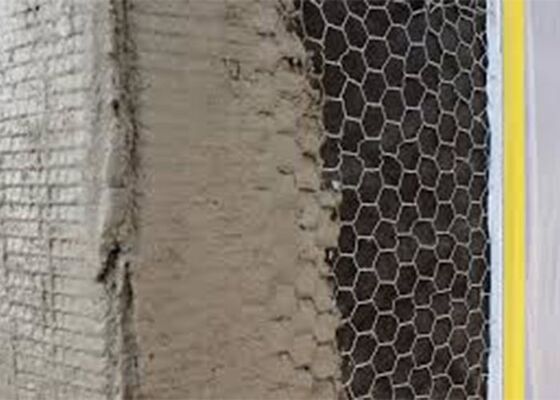 Шестиугольная проволочная сетка, используемая в качестве штукатурной сетки для укрепления крыши и стены