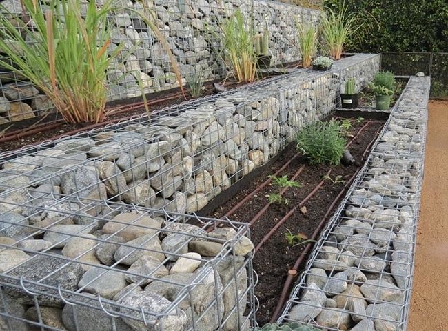 Сваренная корзина gabion для взгляда парка